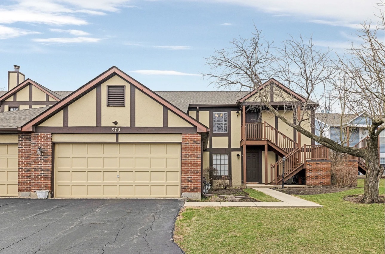379 Sandhurst Circle #1, Glen Ellyn, IL 60137