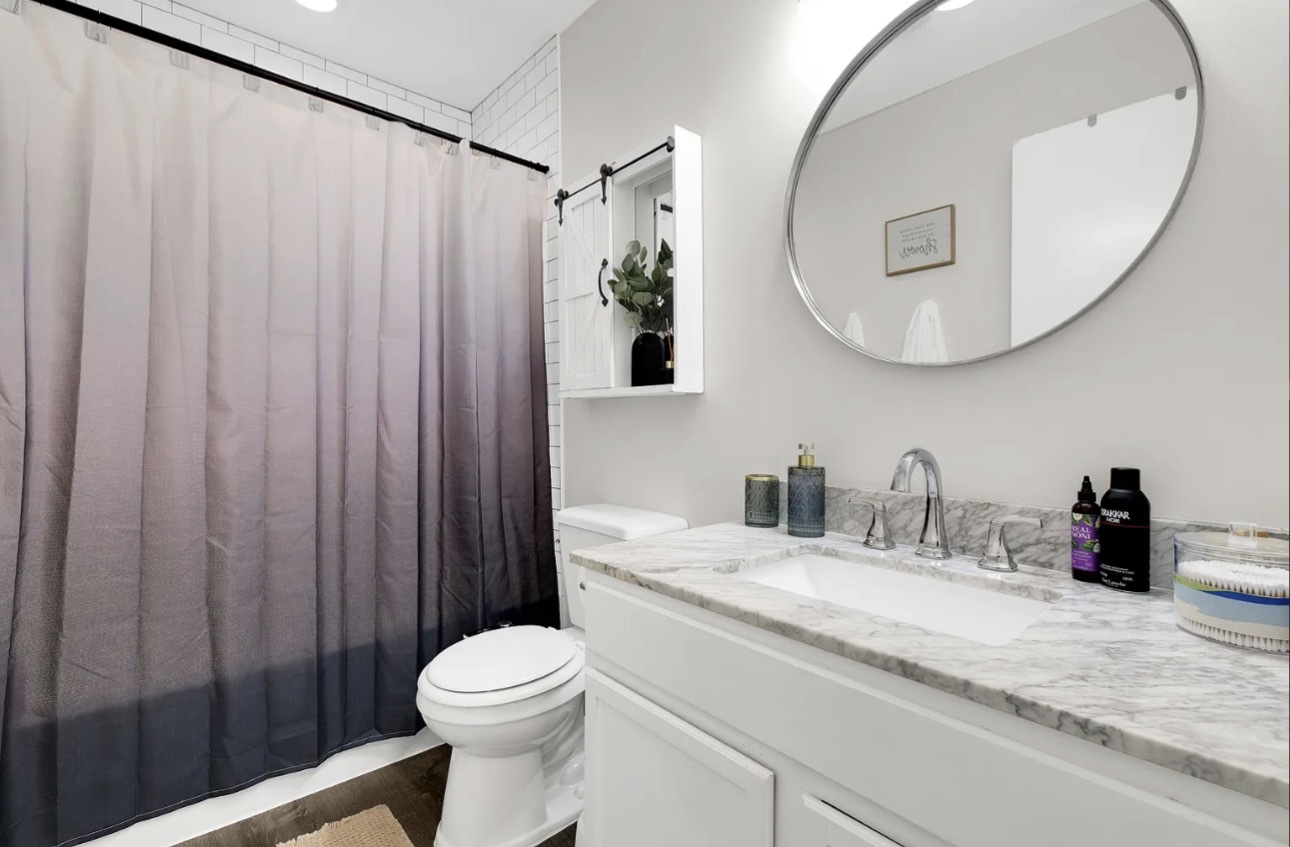 379 Sandhurst Circle #1, Glen Ellyn, IL 60137