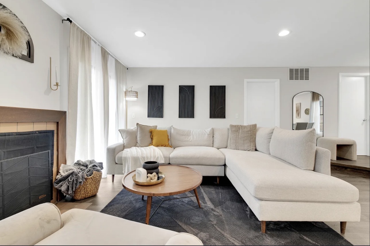 379 Sandhurst Circle #1, Glen Ellyn, IL 60137