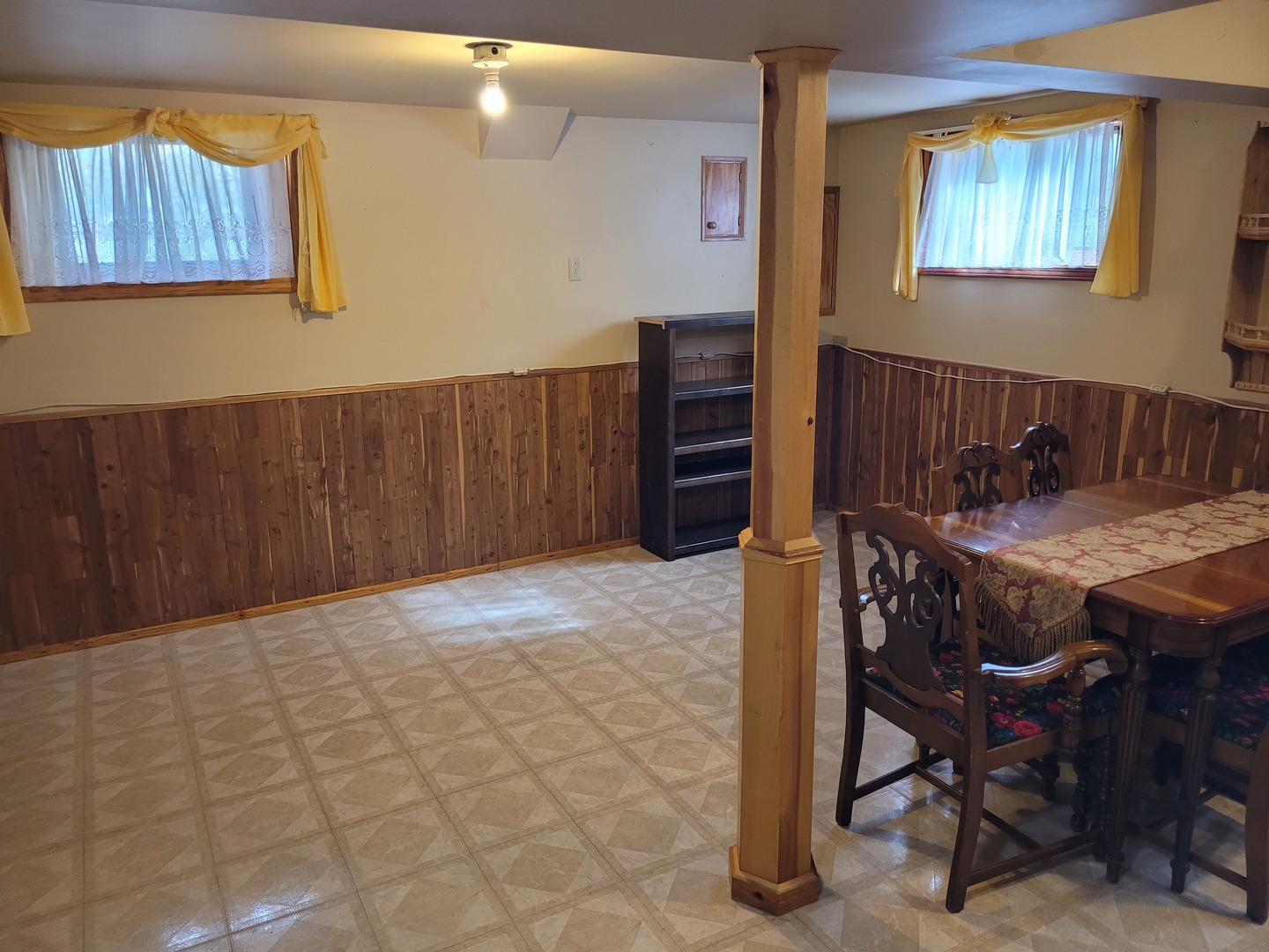 10025 S 87th Avenue, Palos Hills, IL 60465