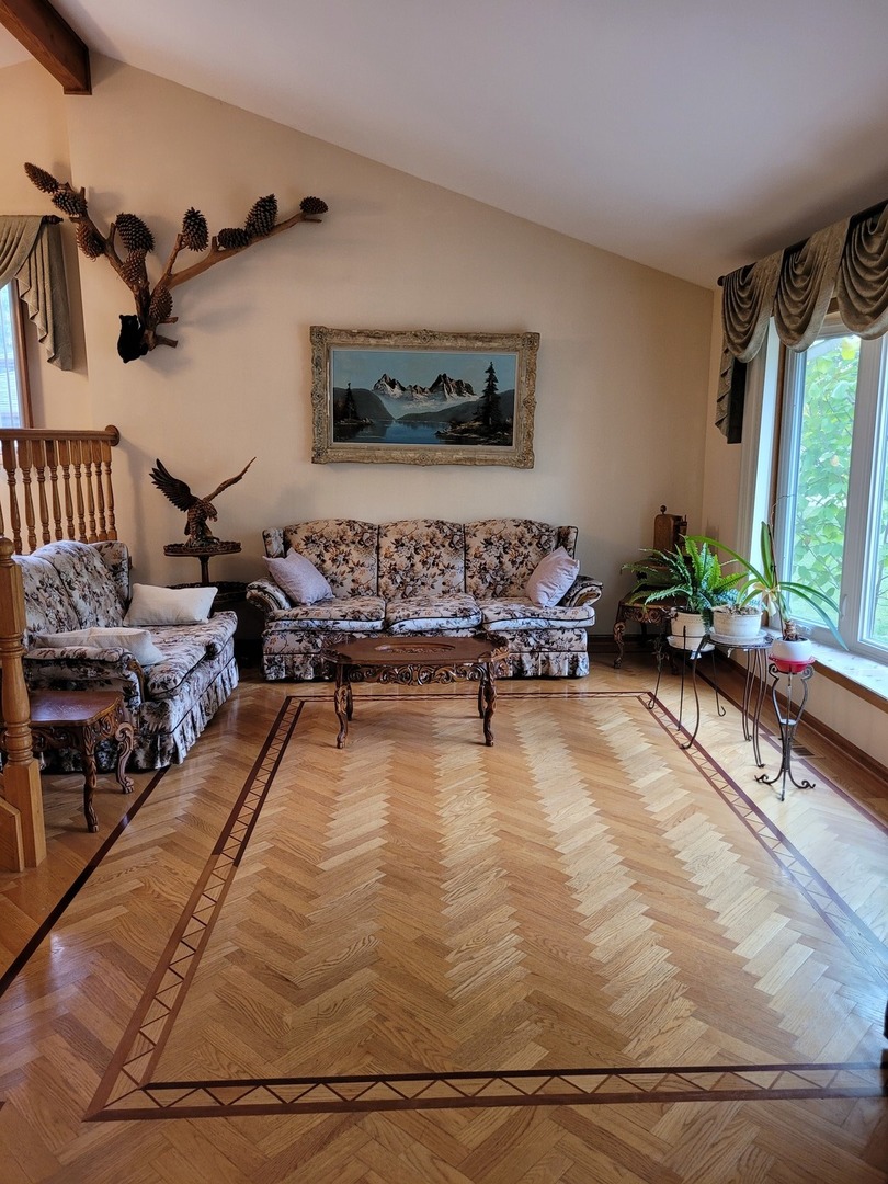 10025 S 87th Avenue, Palos Hills, IL 60465