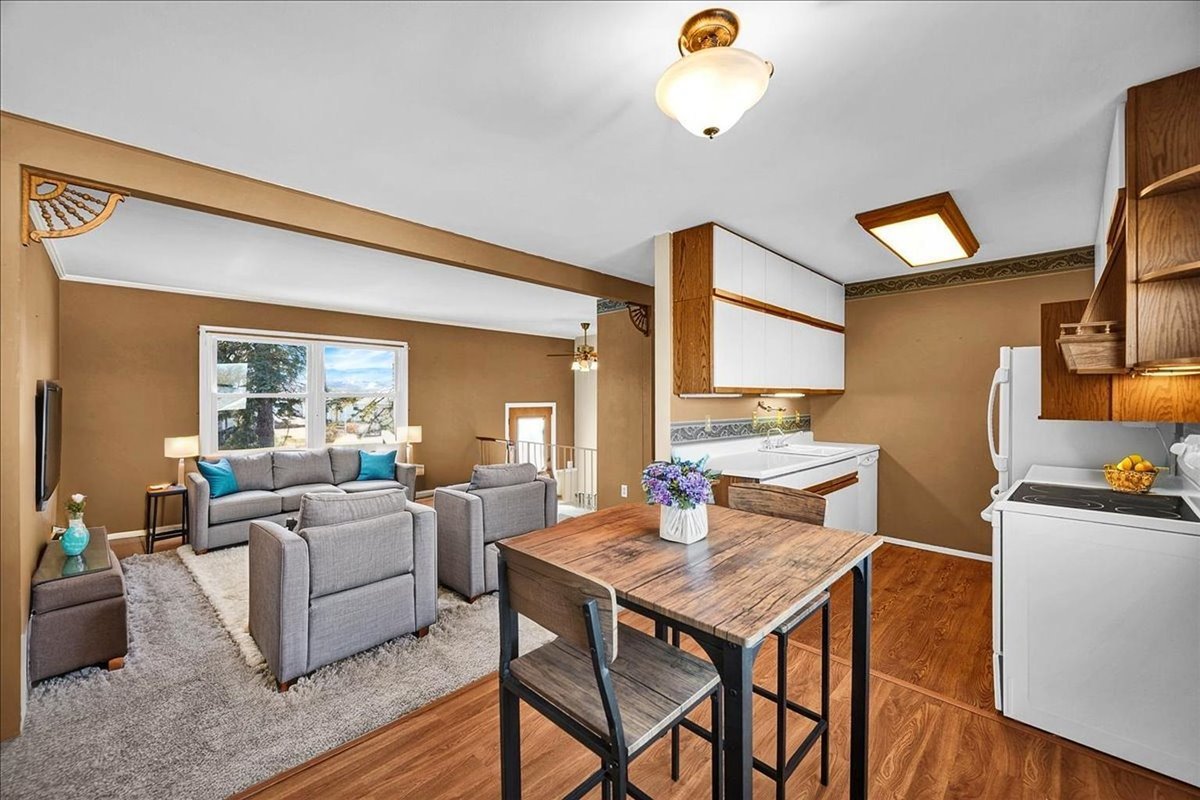 104 E Douglas Street, Carlock, IL 61725