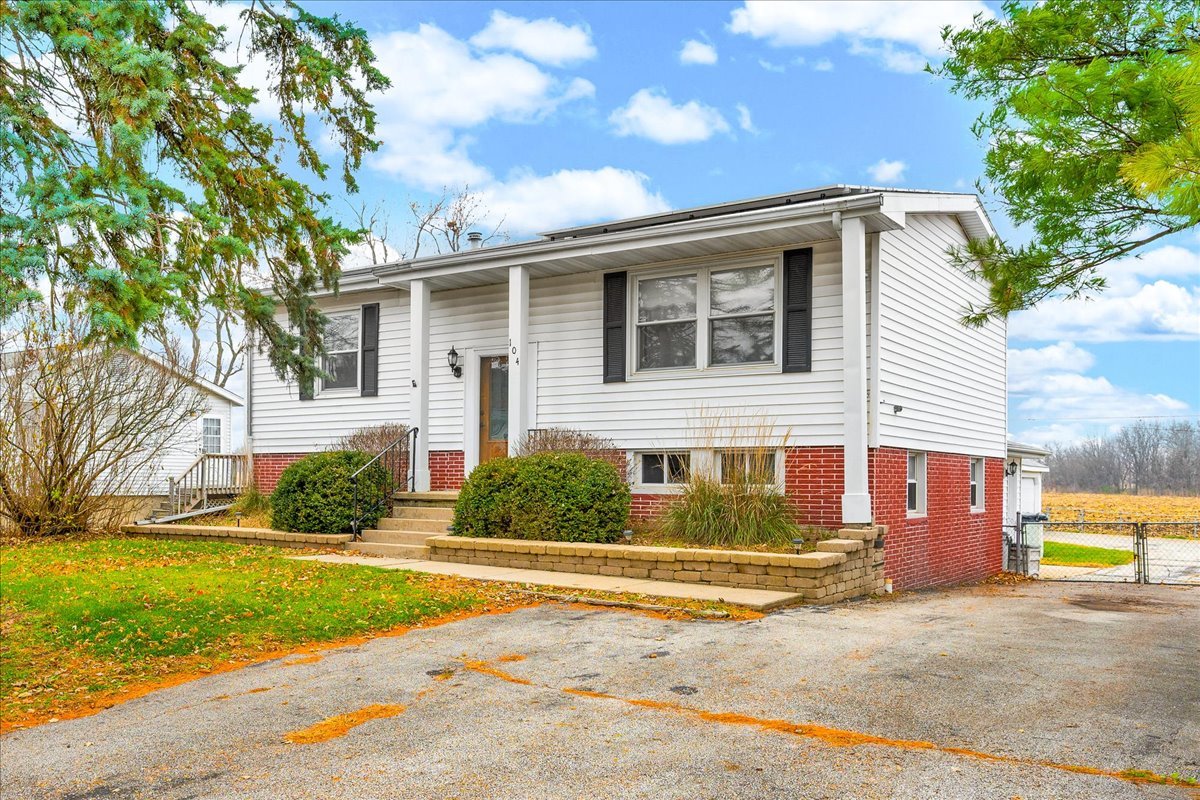 104 E Douglas Street, Carlock, IL 61725