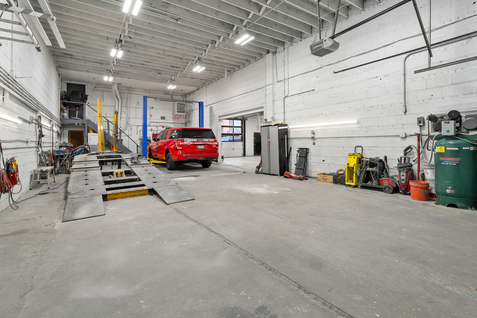 5512 W 79th Street, Burbank, IL 60459