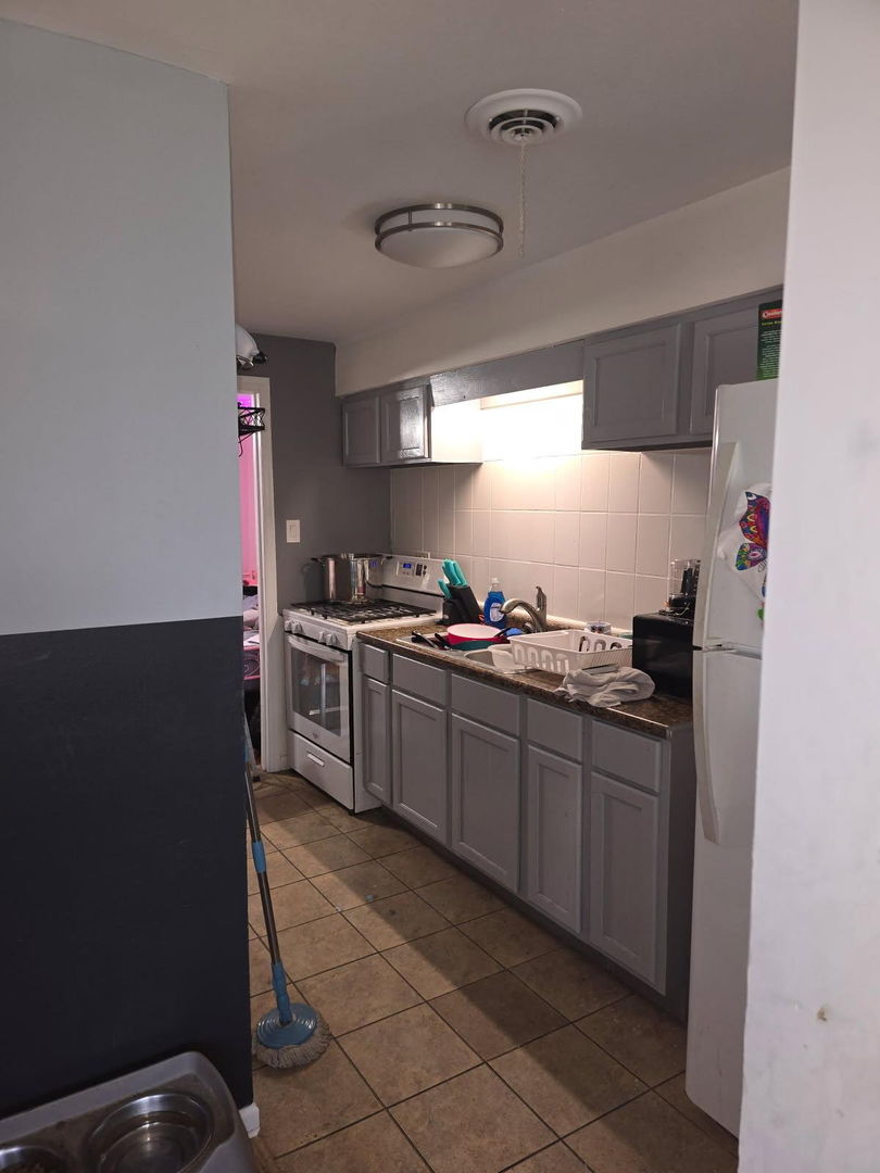 5512 W 79th Street, Burbank, IL 60459