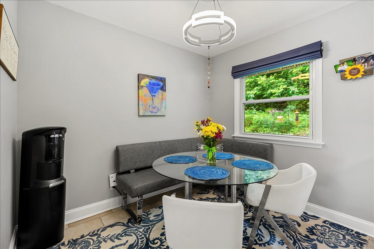 30 S WULFF Street, Cary, IL 60013