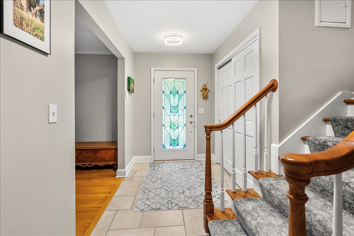 30 S WULFF Street, Cary, IL 60013