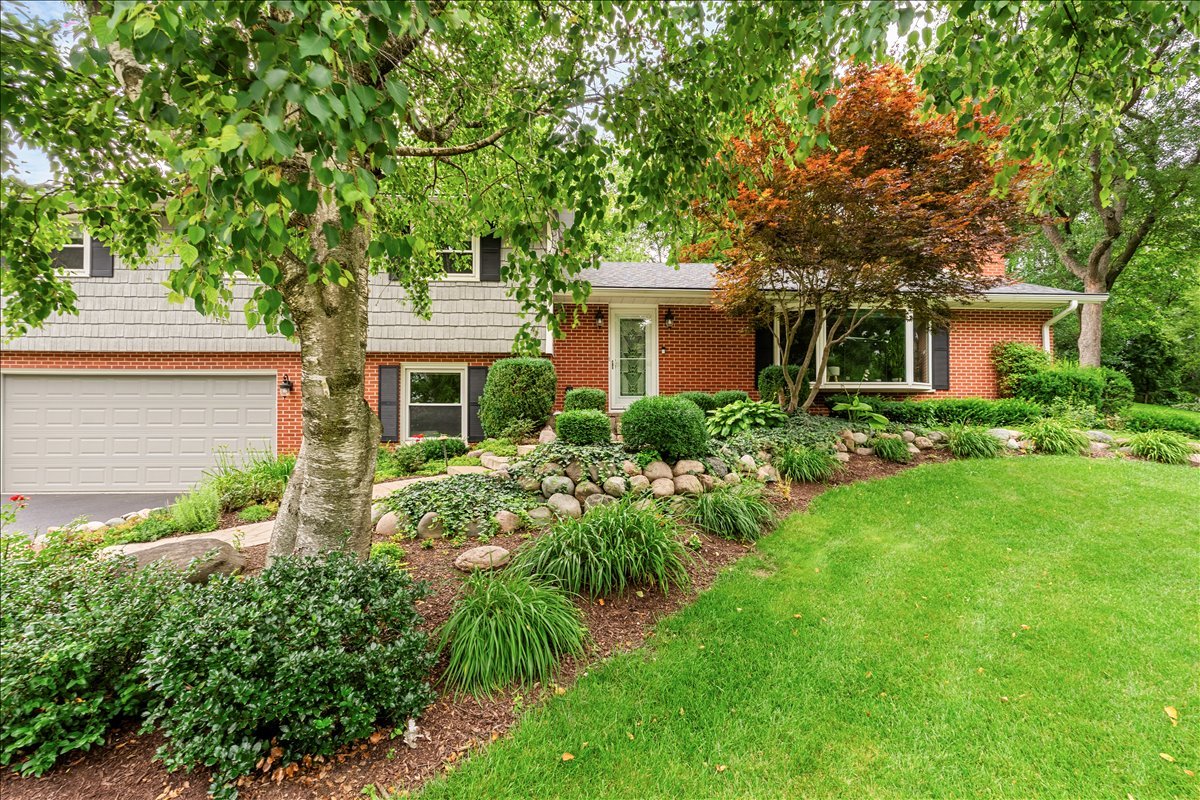 30 S WULFF Street, Cary, IL 60013