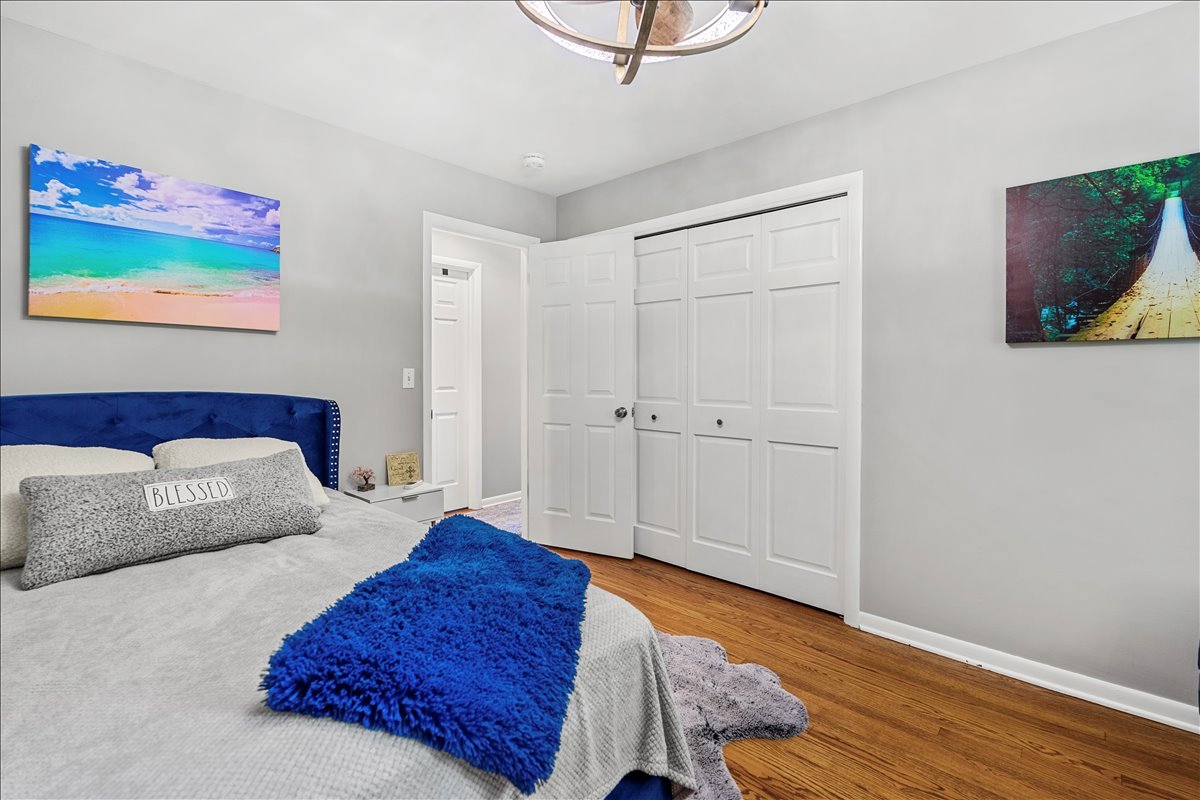 30 S WULFF Street, Cary, IL 60013