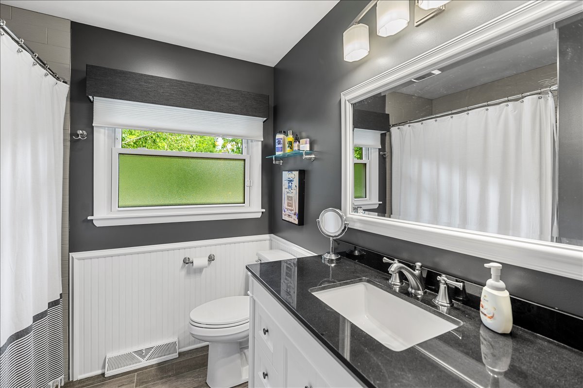 30 S WULFF Street, Cary, IL 60013