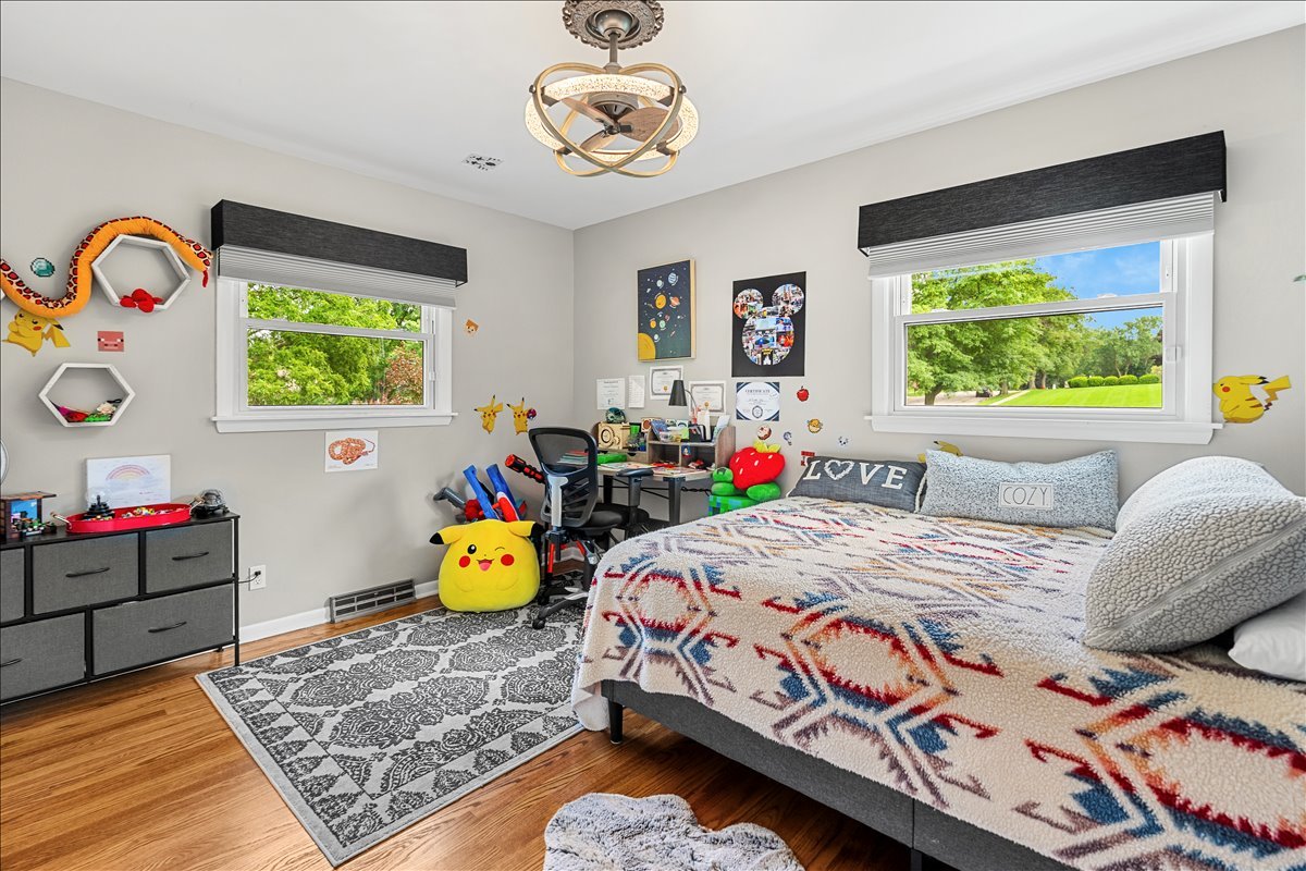 30 S WULFF Street, Cary, IL 60013