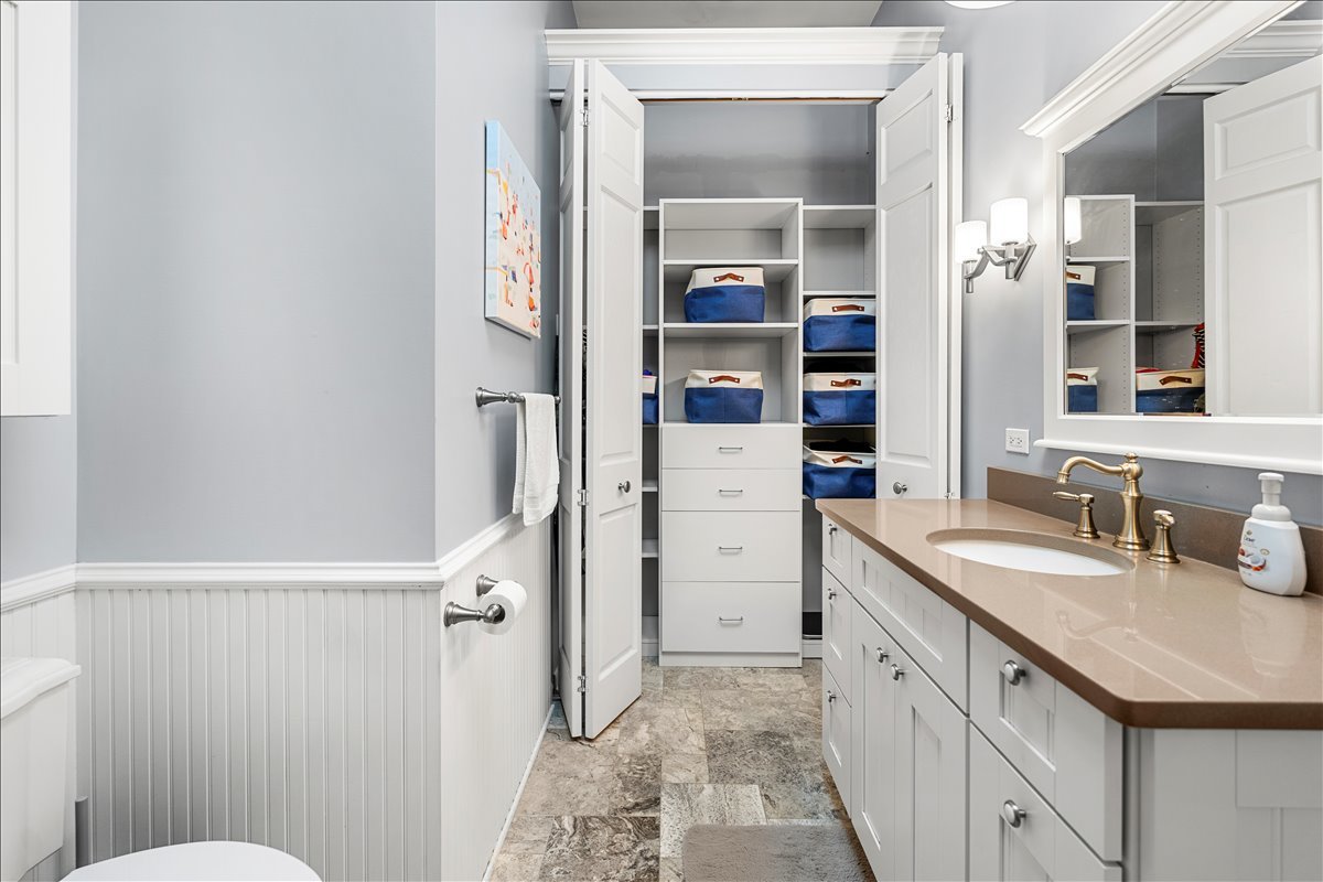 30 S WULFF Street, Cary, IL 60013