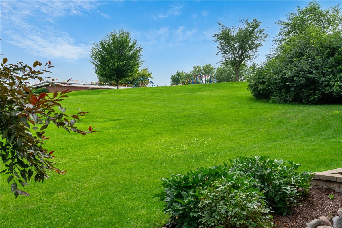 30 S WULFF Street, Cary, IL 60013