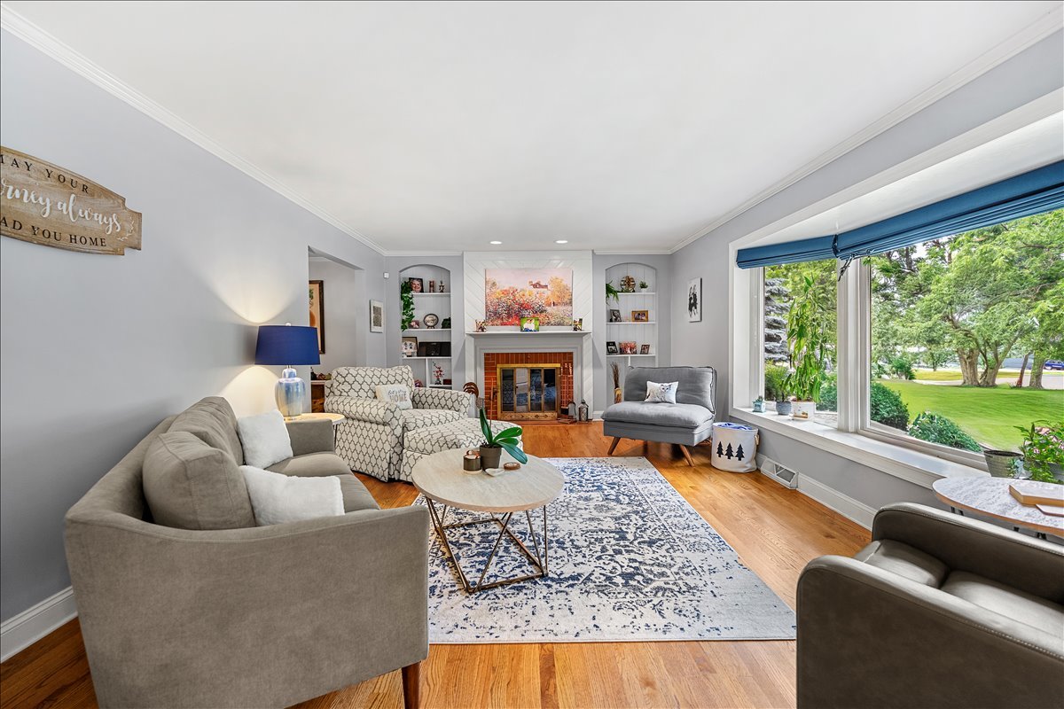 30 S WULFF Street, Cary, IL 60013