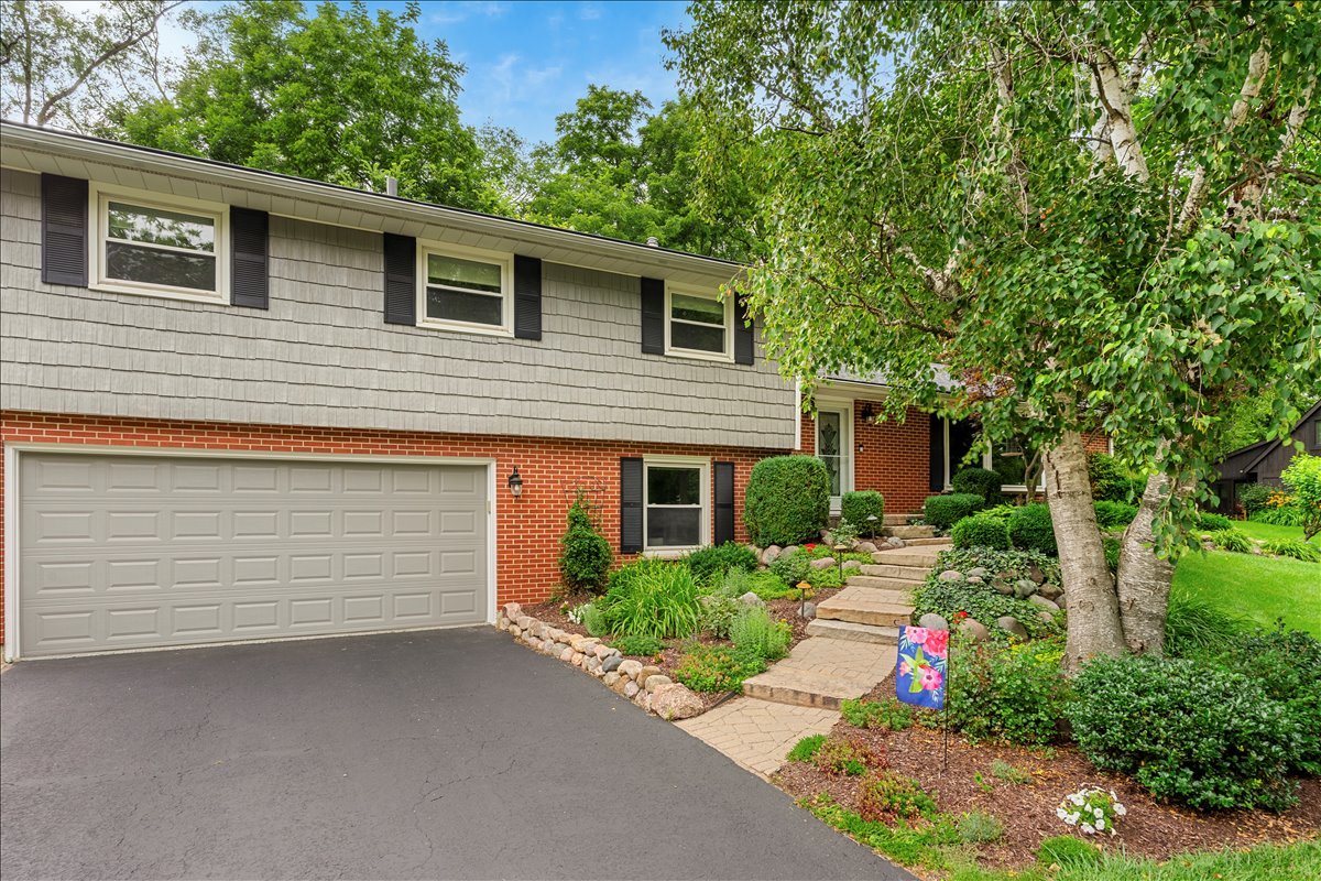 30 S WULFF Street, Cary, IL 60013