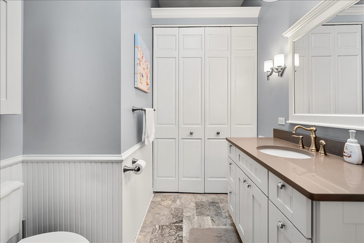 30 S WULFF Street, Cary, IL 60013