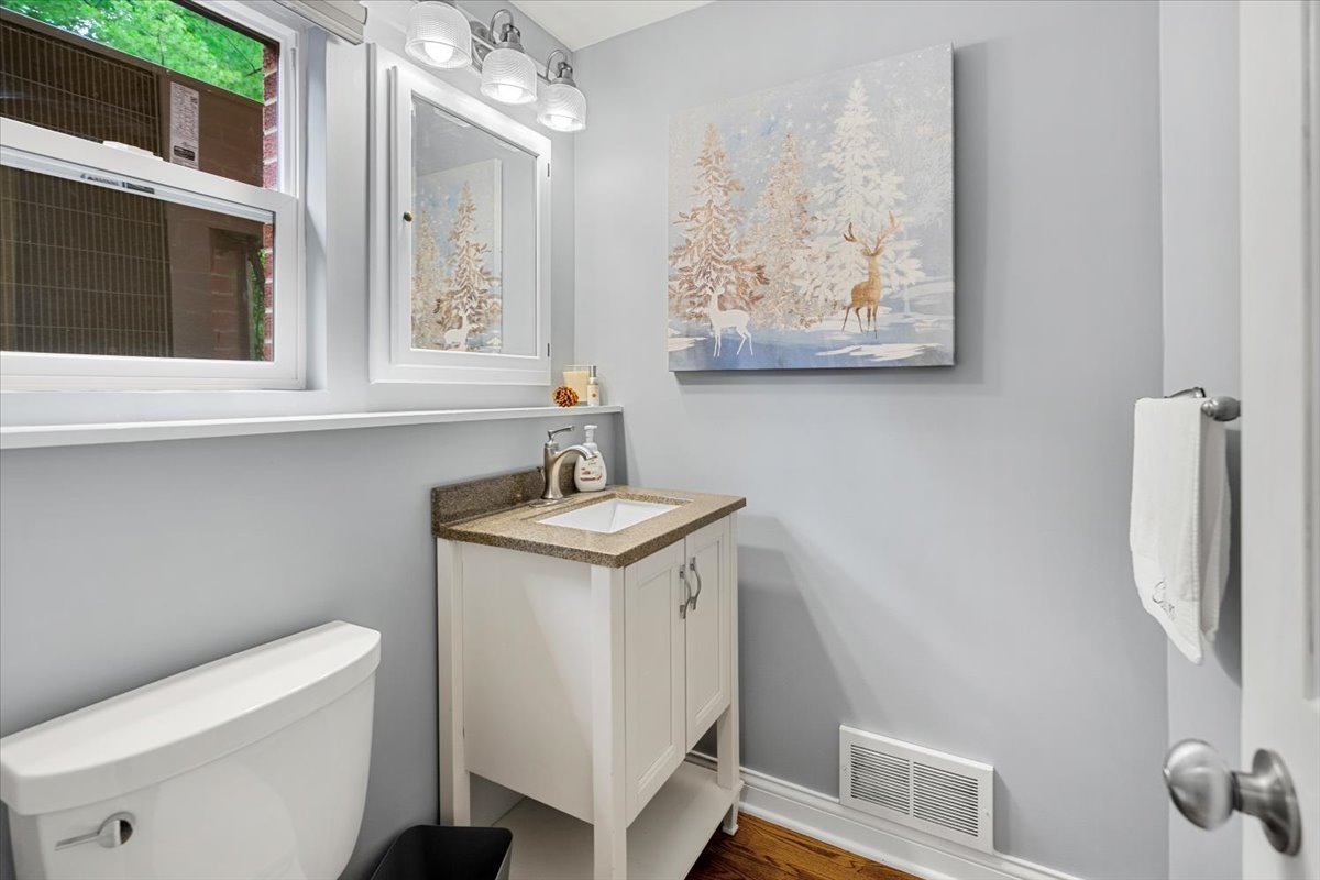 30 S WULFF Street, Cary, IL 60013