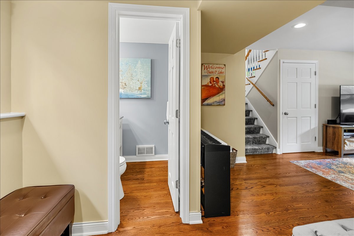 30 S WULFF Street, Cary, IL 60013