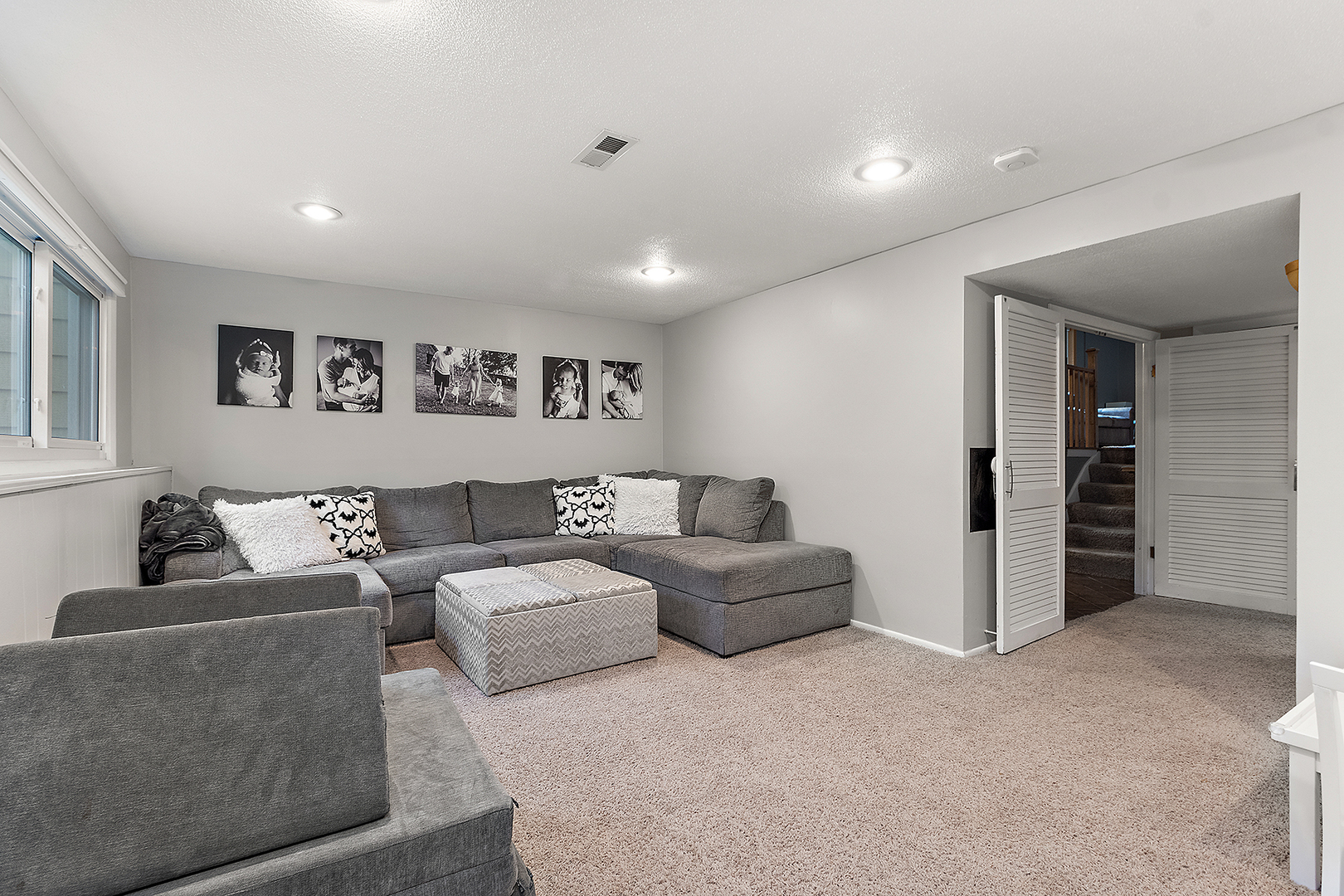 2231 S Bradford Drive, Wheaton, IL 60189