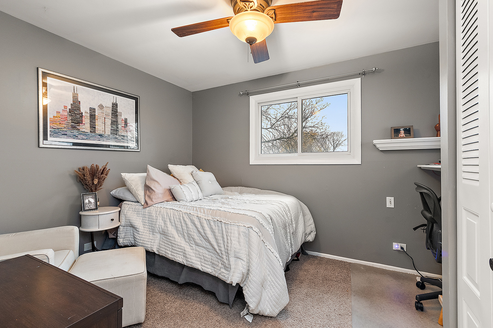 2231 S Bradford Drive, Wheaton, IL 60189