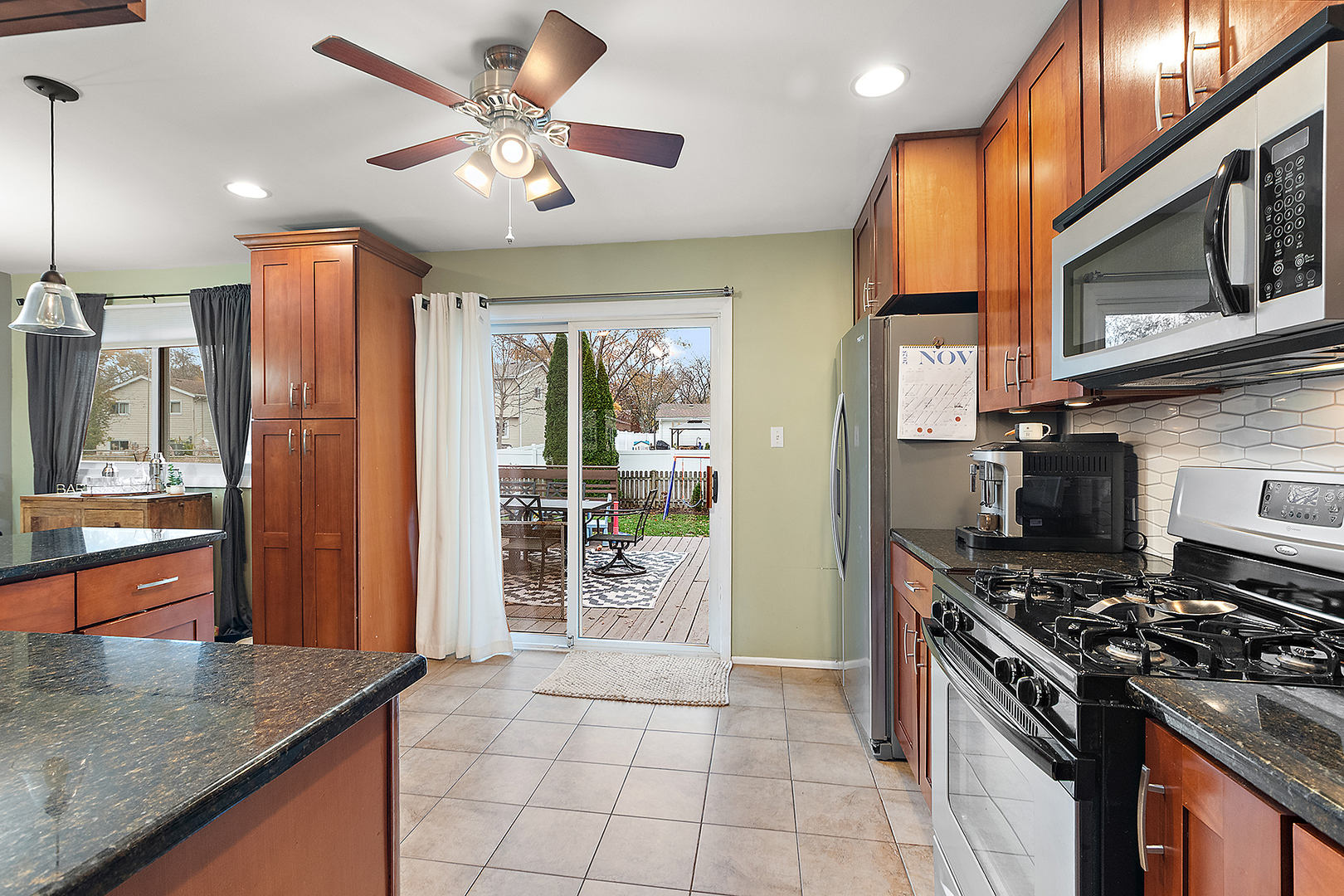 2231 S Bradford Drive, Wheaton, IL 60189