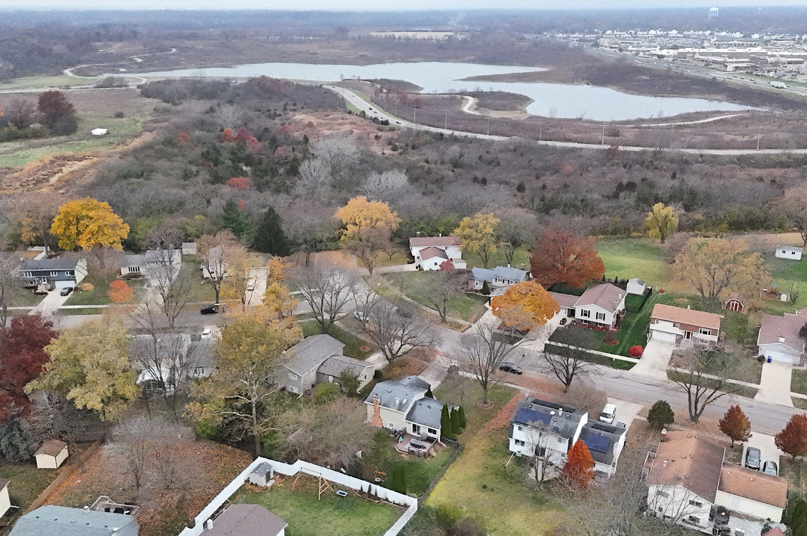 2231 S Bradford Drive, Wheaton, IL 60189