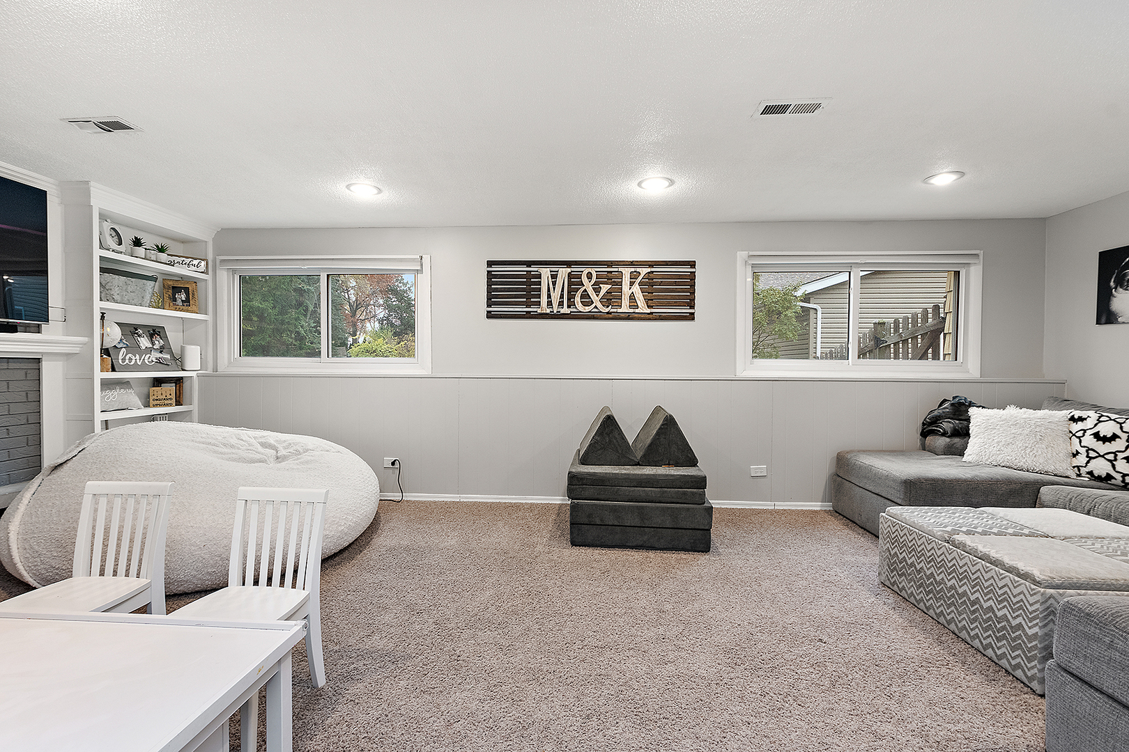 2231 S Bradford Drive, Wheaton, IL 60189