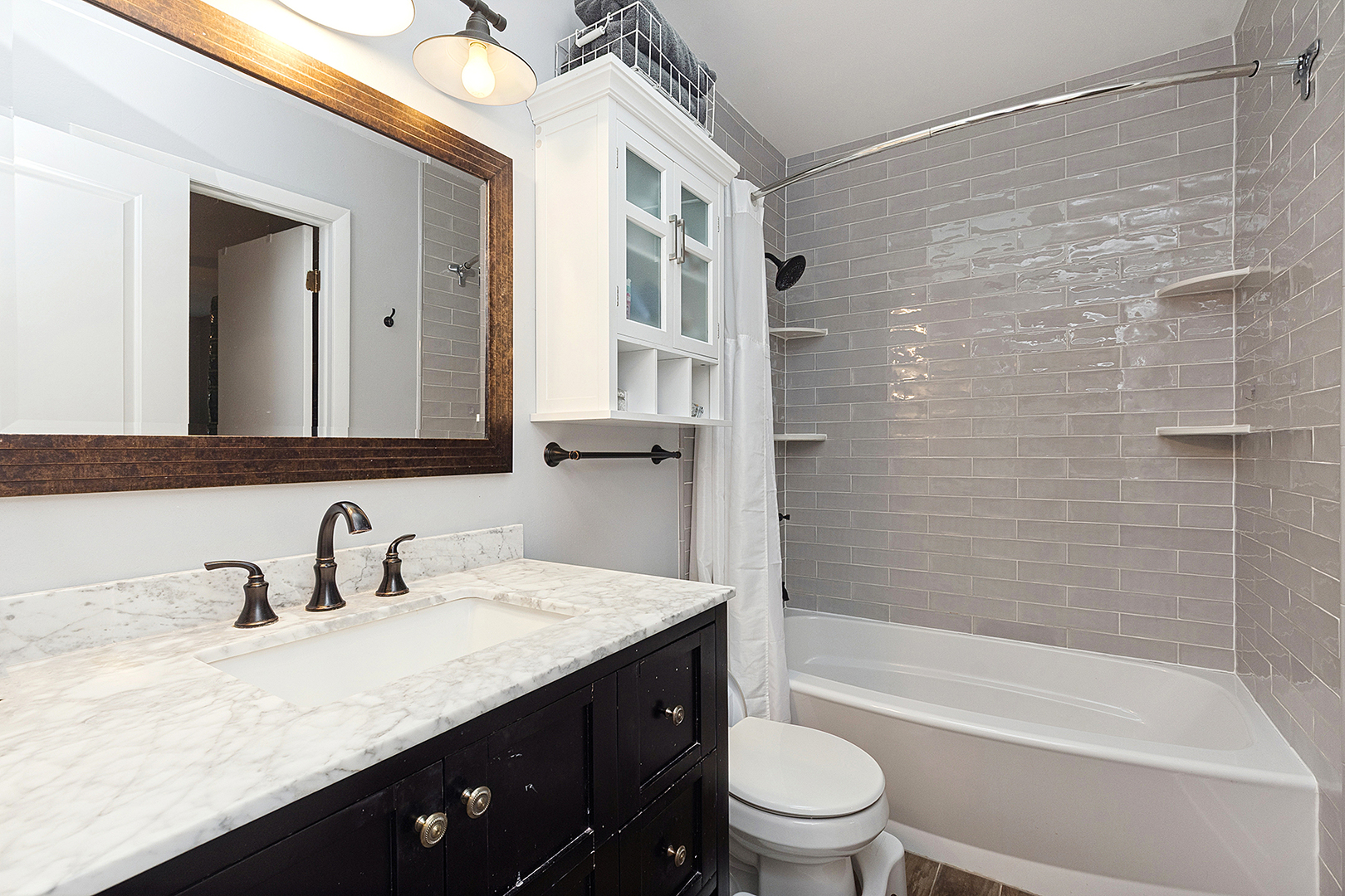 2231 S Bradford Drive, Wheaton, IL 60189