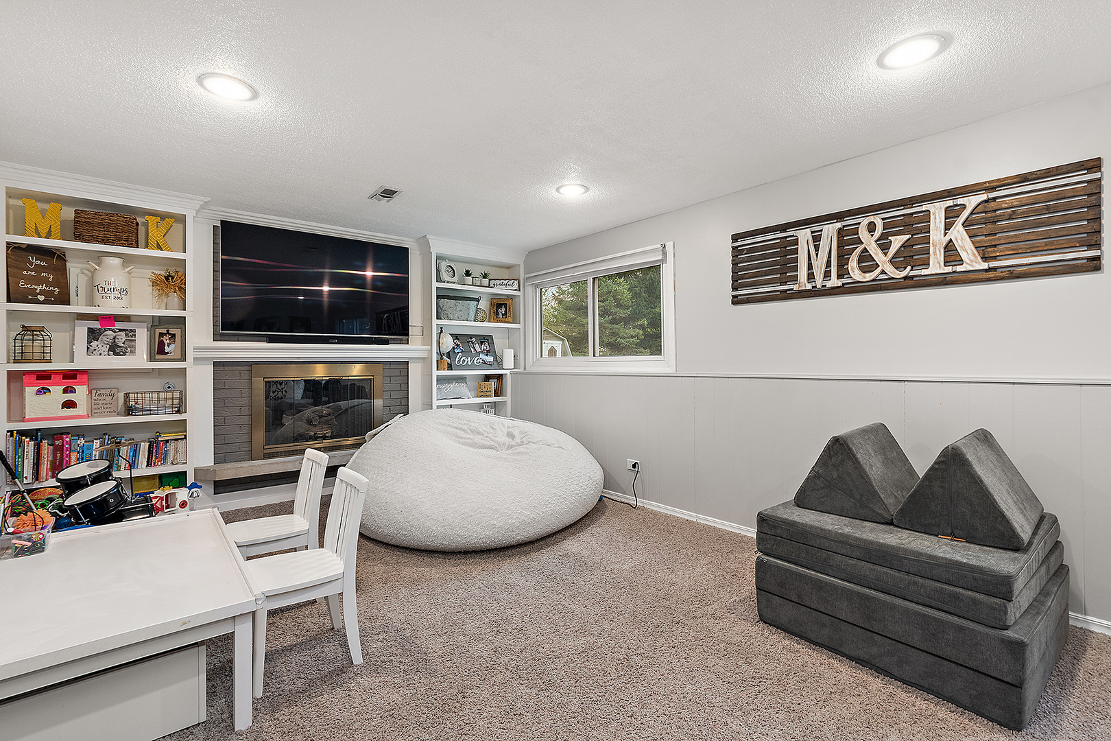 2231 S Bradford Drive, Wheaton, IL 60189