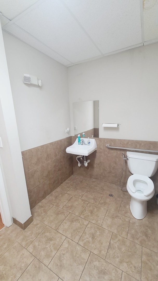 425 Ogden Avenue, Downers Grove, IL 60515