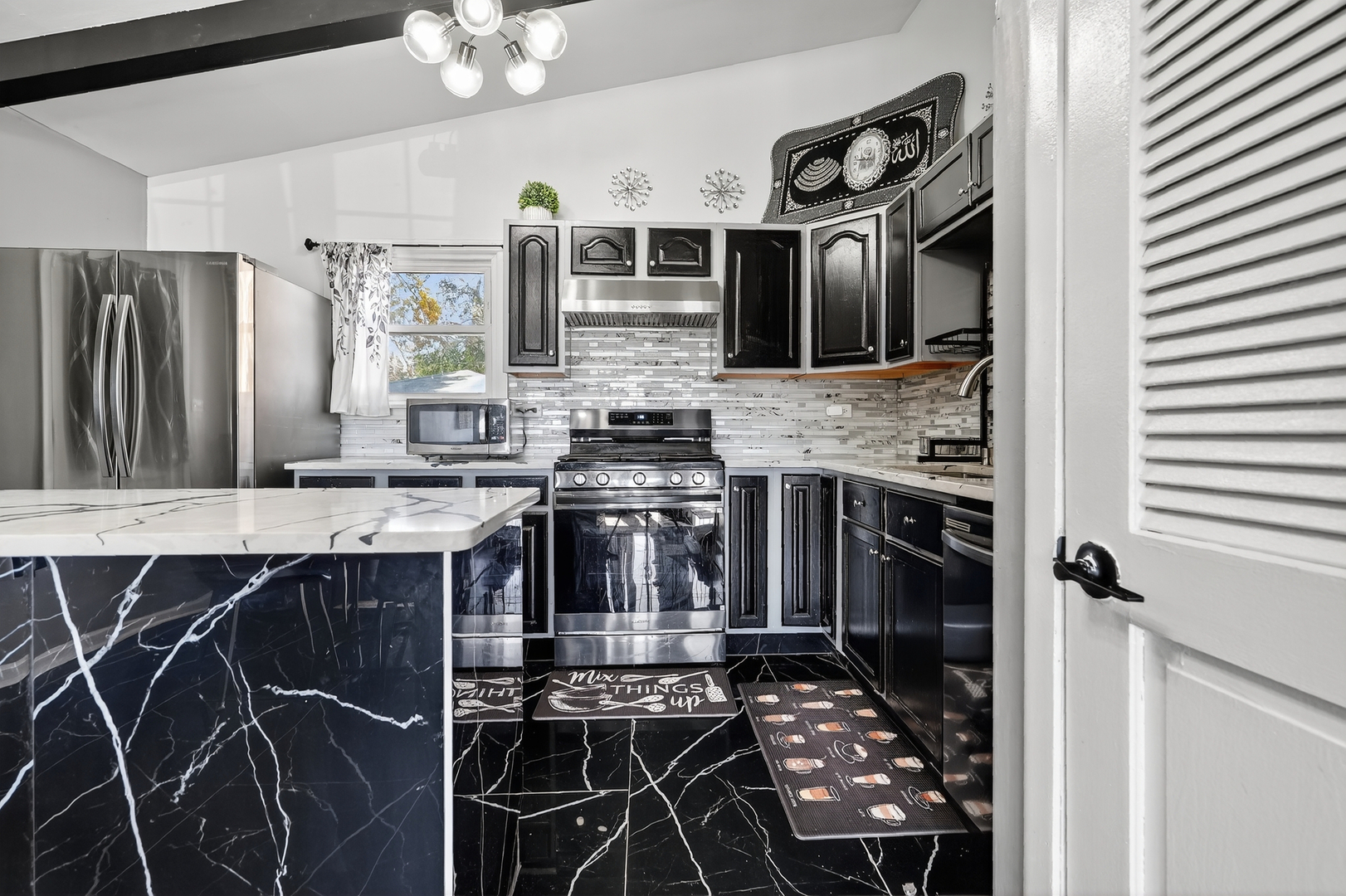 2126 David Drive, Des Plaines, IL 60018