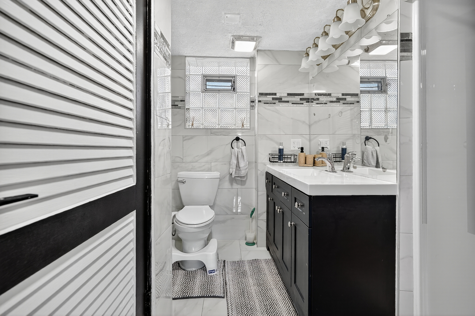 2126 David Drive, Des Plaines, IL 60018