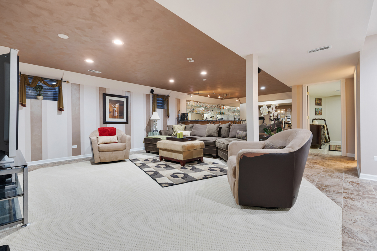 5705 S Natoma Avenue, Chicago, IL 60638