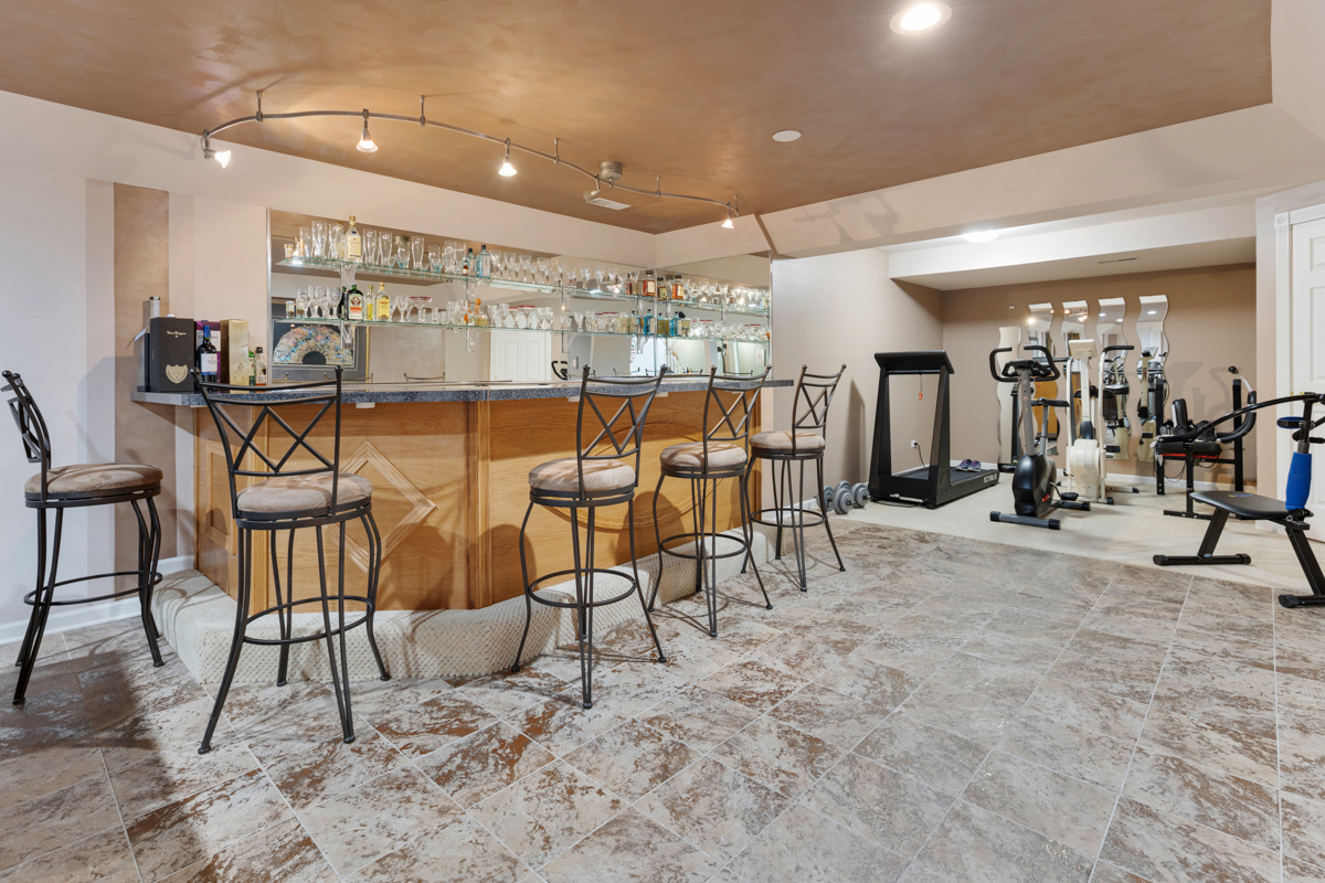 5705 S Natoma Avenue, Chicago, IL 60638