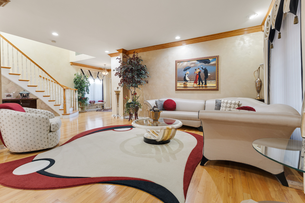 5705 S Natoma Avenue, Chicago, IL 60638