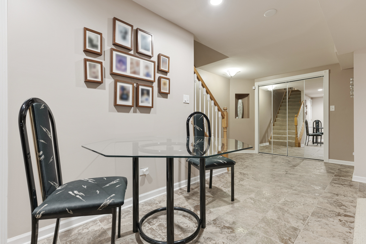 5705 S Natoma Avenue, Chicago, IL 60638