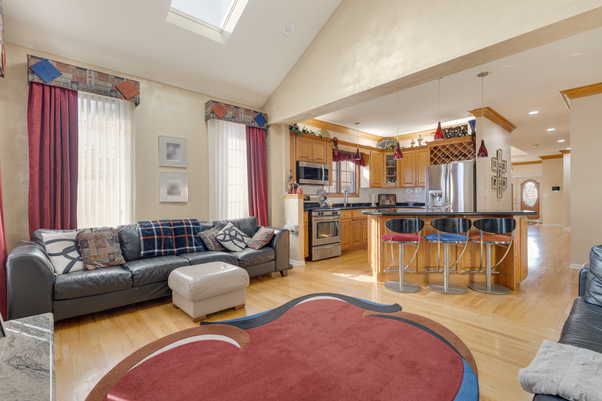 5705 S Natoma Avenue, Chicago, IL 60638