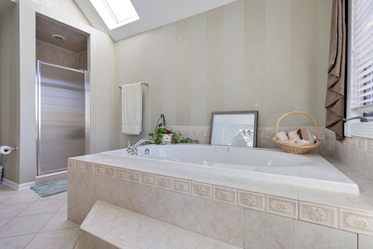 5705 S Natoma Avenue, Chicago, IL 60638