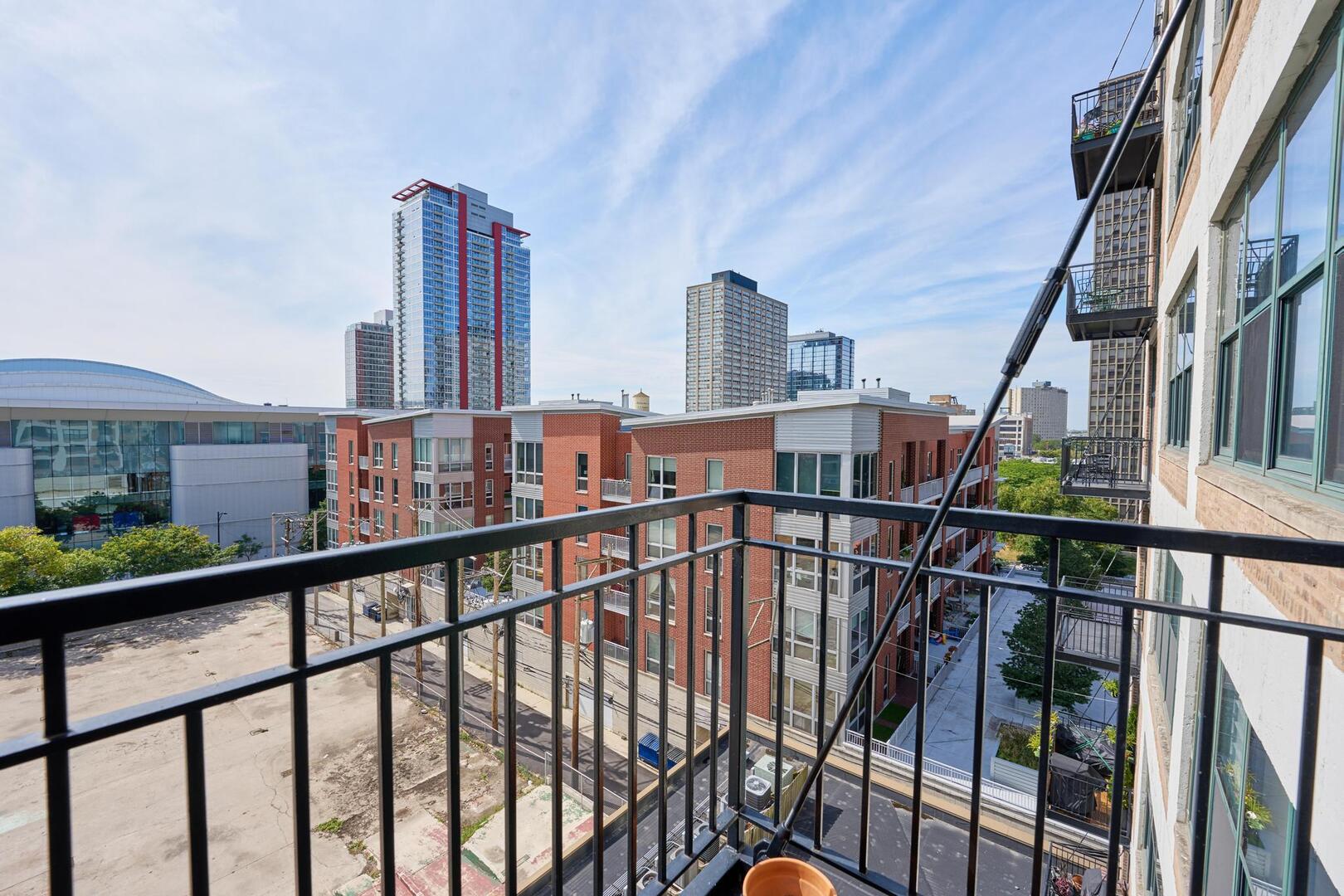 221 E Cullerton Street #617, Chicago, IL 60616