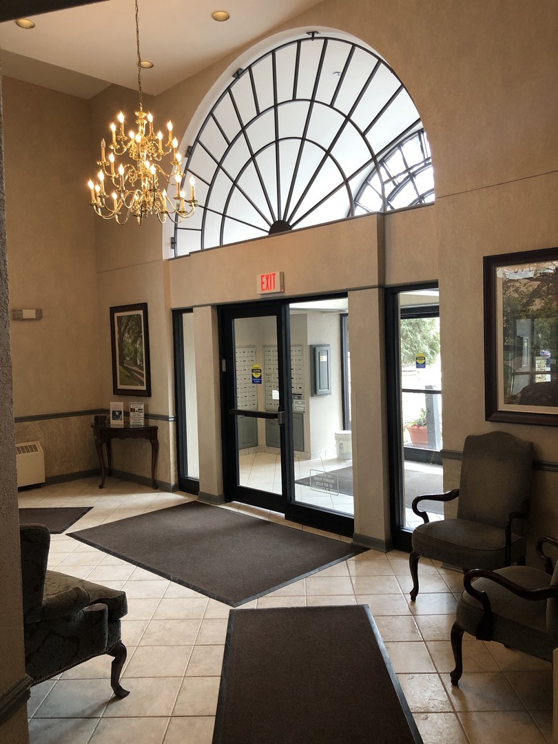 511 Aurora Avenue #116, Naperville, IL 60540