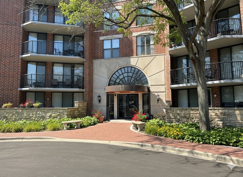 511 Aurora Avenue #116, Naperville, IL 60540