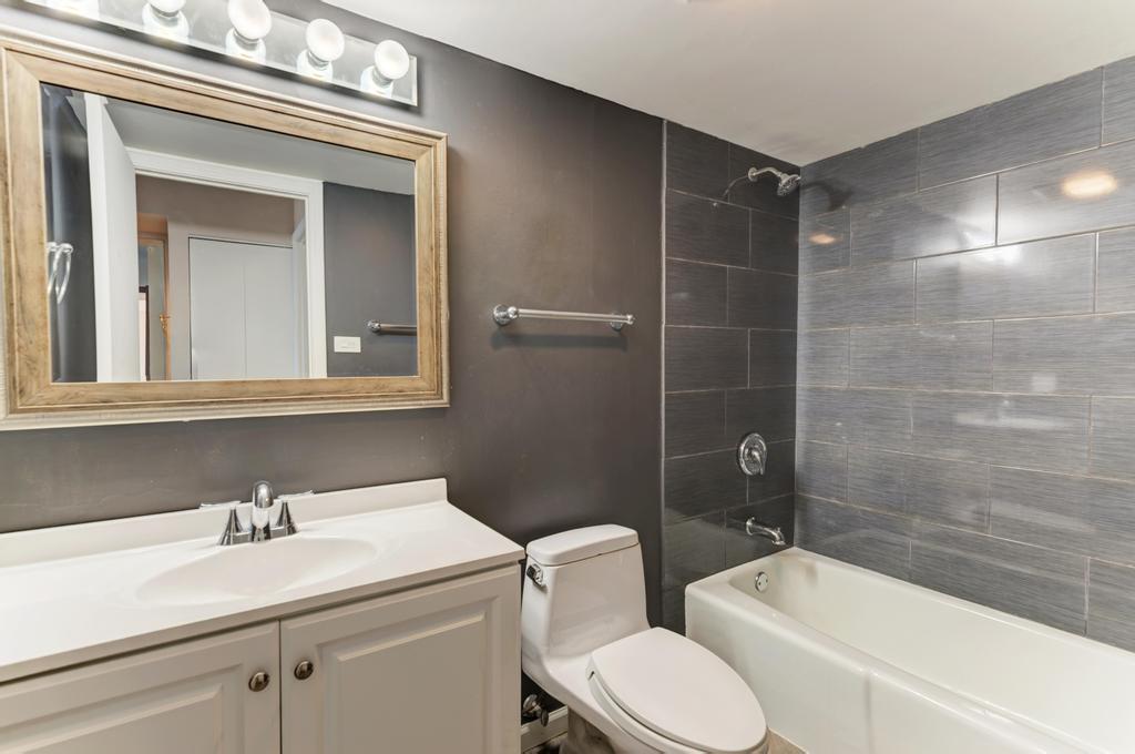 465 W Dominion Drive #1001, Wood Dale, IL 60191