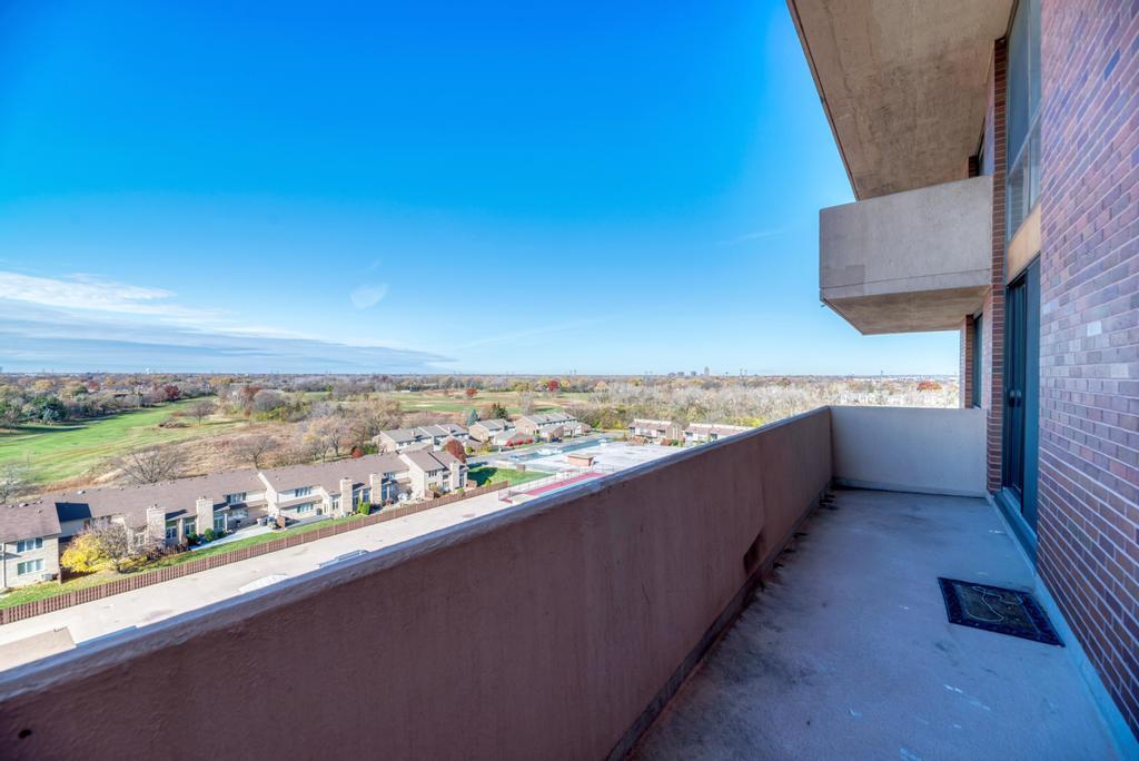 465 W Dominion Drive #1001, Wood Dale, IL 60191