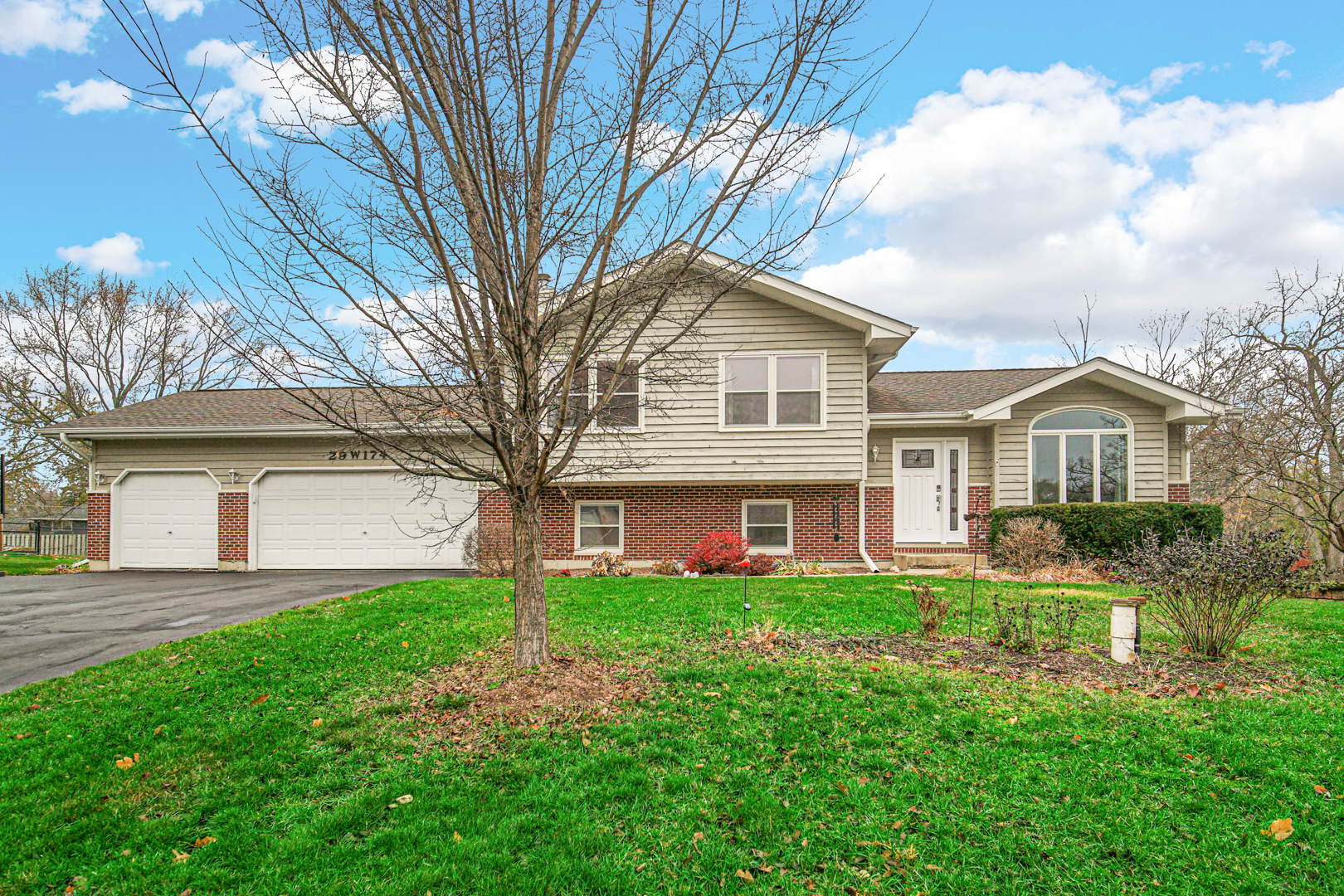 29W174 Pomeroy Street, West Chicago, IL 60185