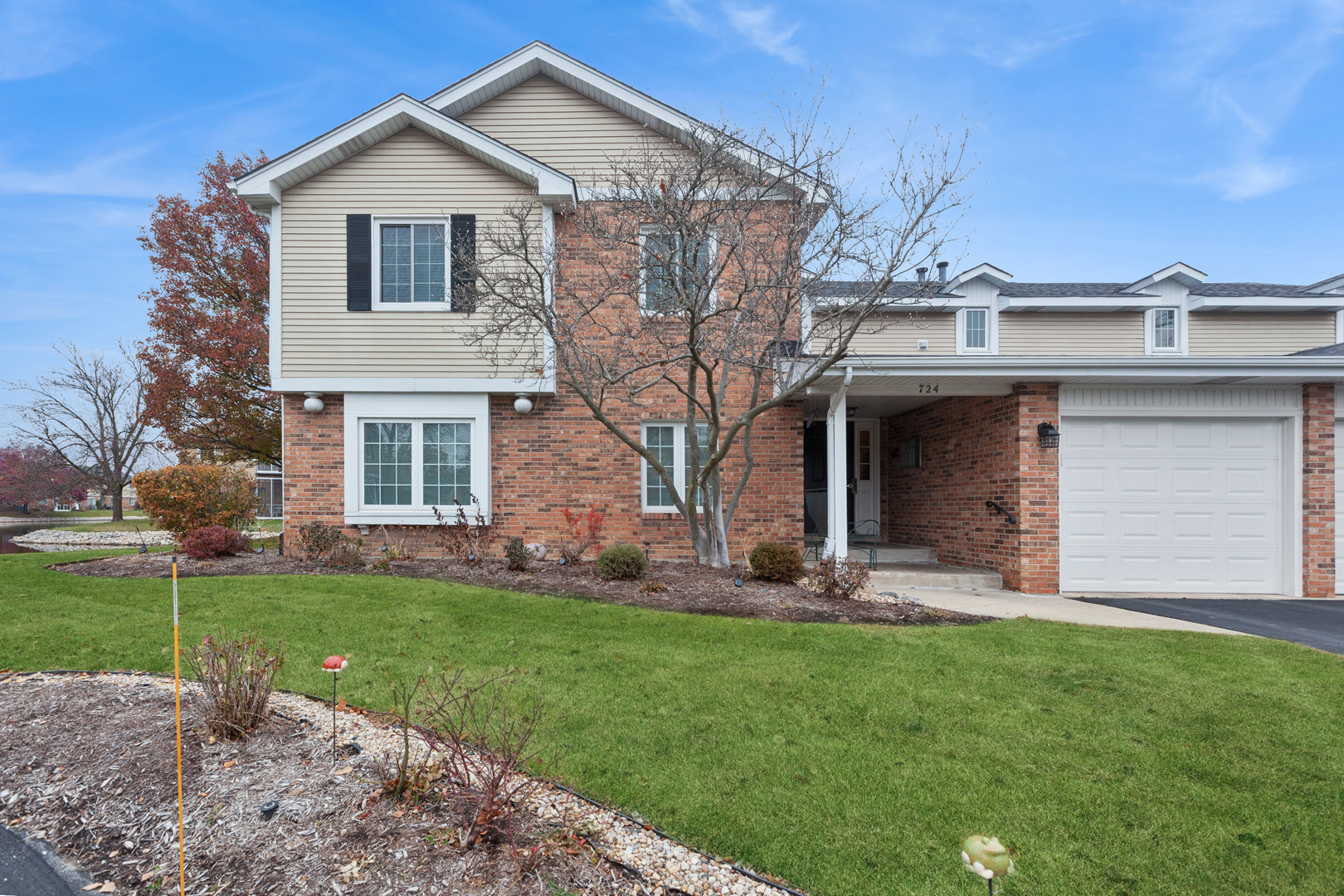 724 Maplewood Court #34-B, Willowbrook, IL 60527