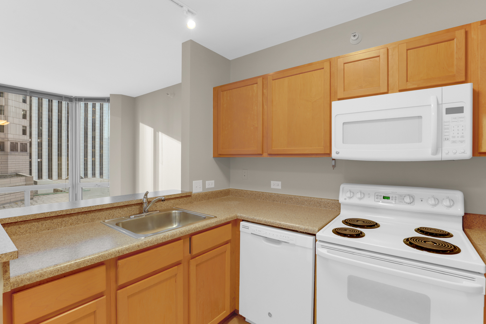 222 N Columbus Drive #611, Chicago, IL 60601