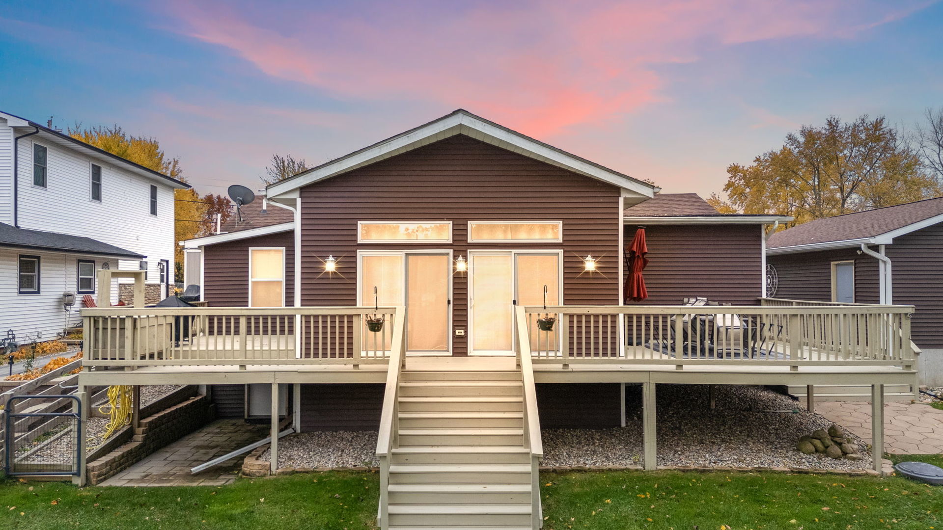 789 S Lakeview Drive, Lowell, IN 46356