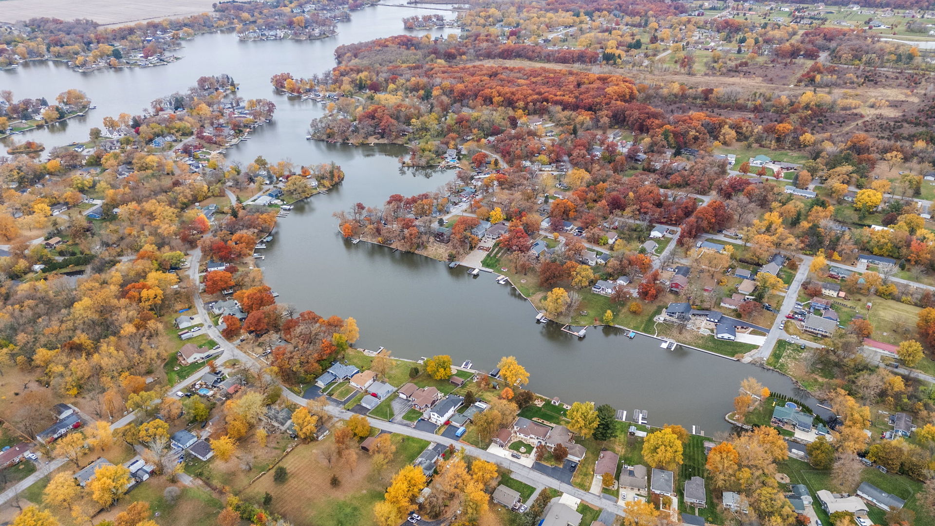 789 S Lakeview Drive, Lowell, IN 46356