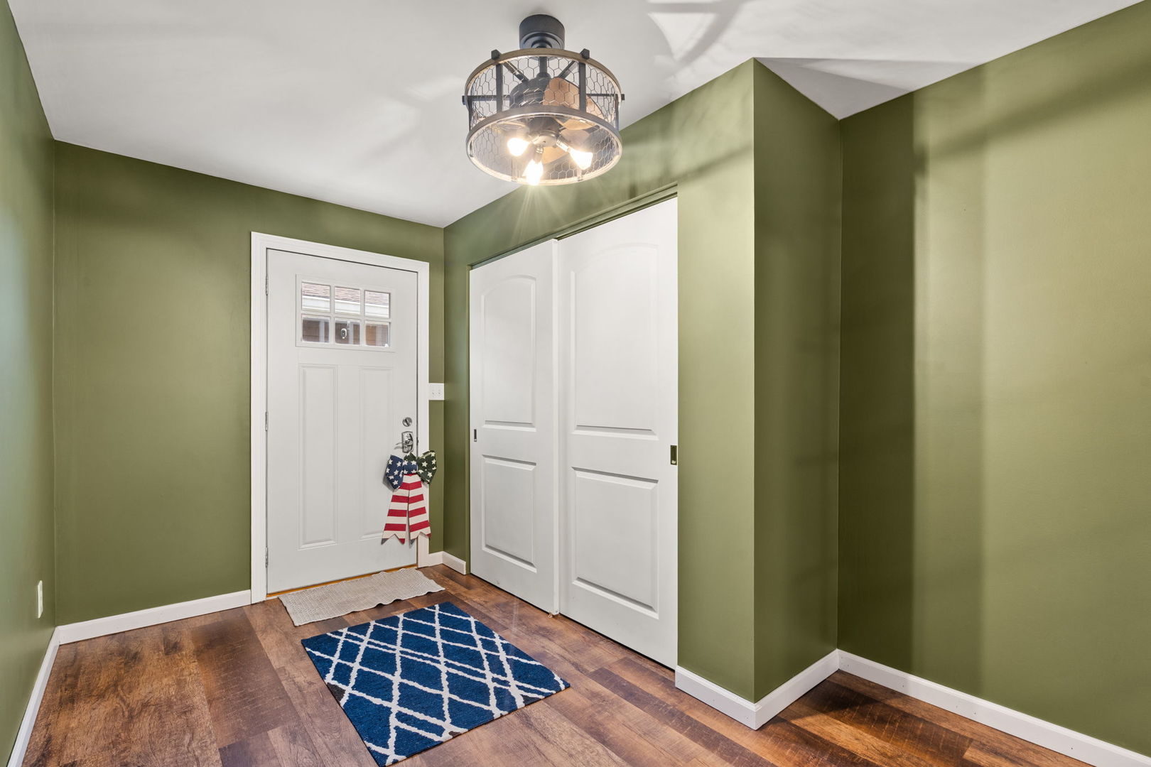 789 S Lakeview Drive, Lowell, IN 46356