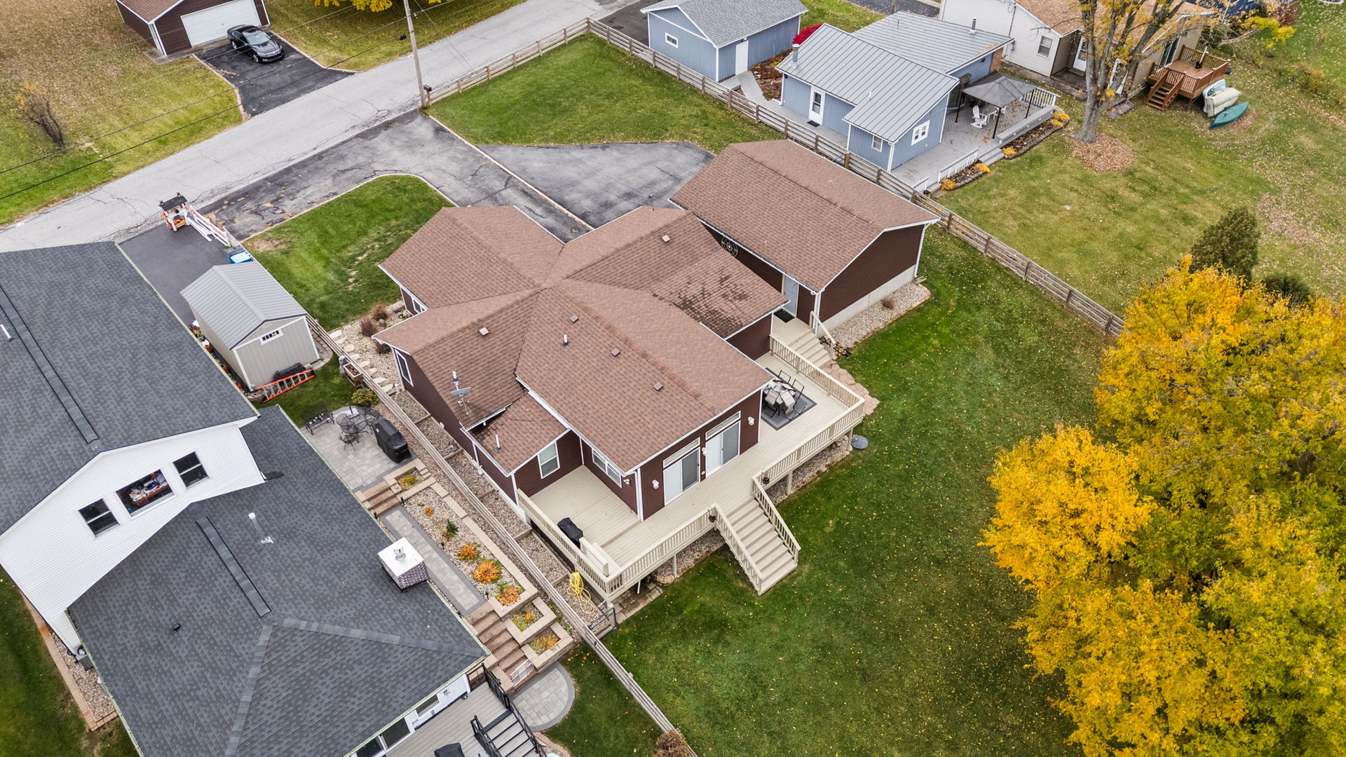 789 S Lakeview Drive, Lowell, IN 46356